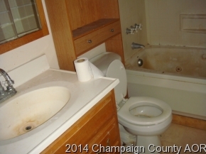 210 E State St, Fairmount, IL 61841 photo 12