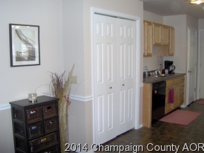 605 Castleton Dr, Champaign, IL 61821 photo 2