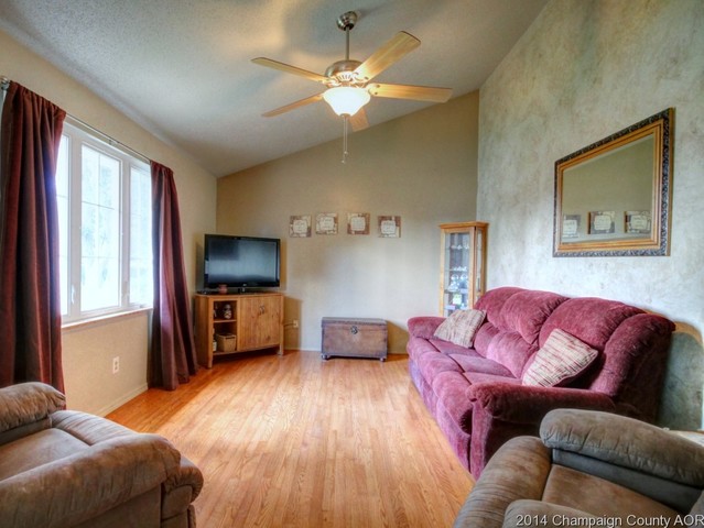610 High Hill Rd, Philo, IL 61864 photo 5