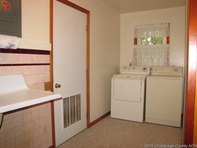 202 E Scott St, Tuscola, IL 61953 photo 7