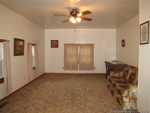 202 E Scott St, Tuscola, IL 61953 photo 5
