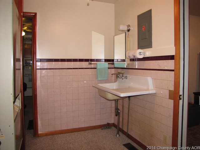 202 E Scott St, Tuscola, IL 61953 photo 6