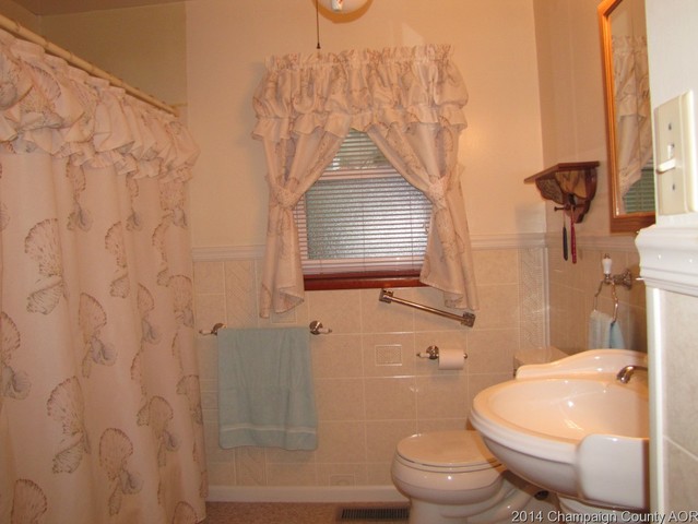 202 E Scott St, Tuscola, IL 61953 photo 10