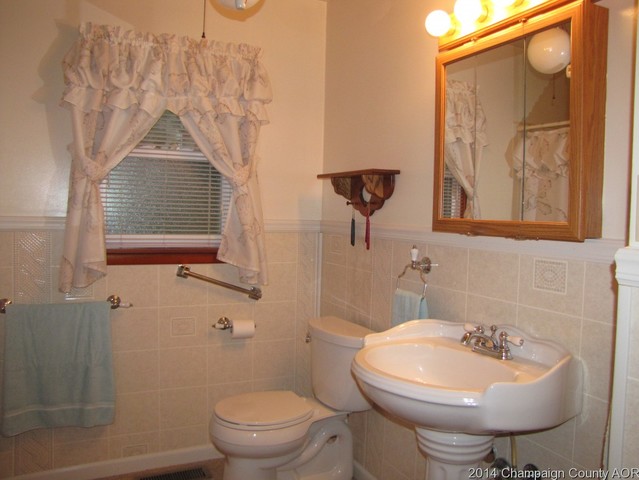 202 E Scott St, Tuscola, IL 61953 photo 8