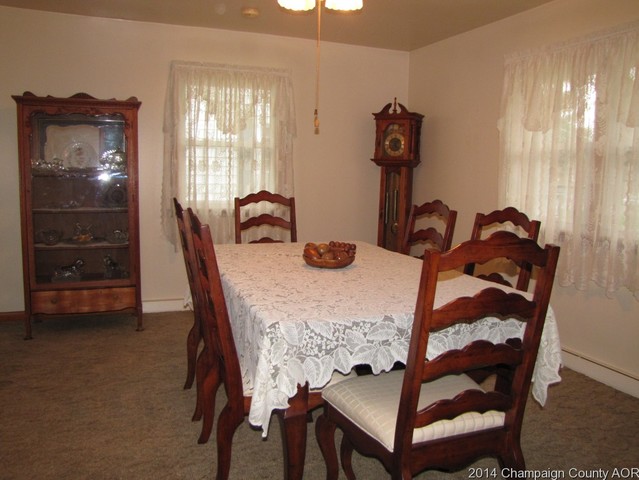 202 E Scott St, Tuscola, IL 61953 photo 3