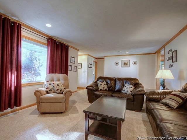 10 Bennett Dr, Monticello, IL 61856 photo 2