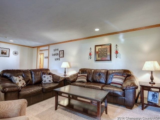 10 Bennett Dr, Monticello, IL 61856 photo 3
