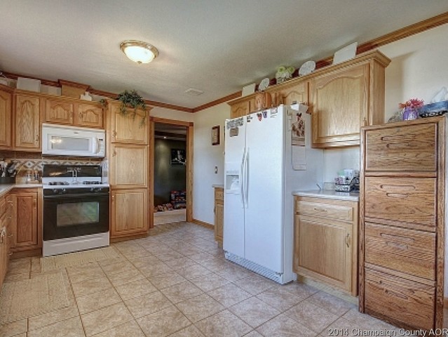 10 Bennett Dr, Monticello, IL 61856 photo 9