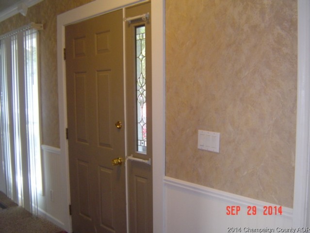 915 Pinecrest Dr, Rantoul, IL 61866 photo 2