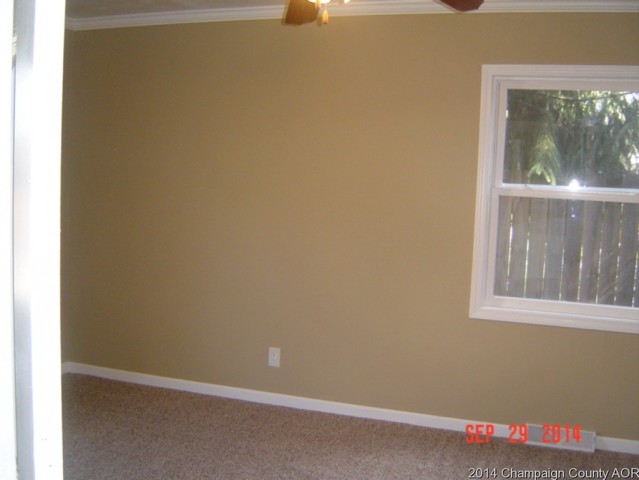 915 Pinecrest Dr, Rantoul, IL 61866 photo 5