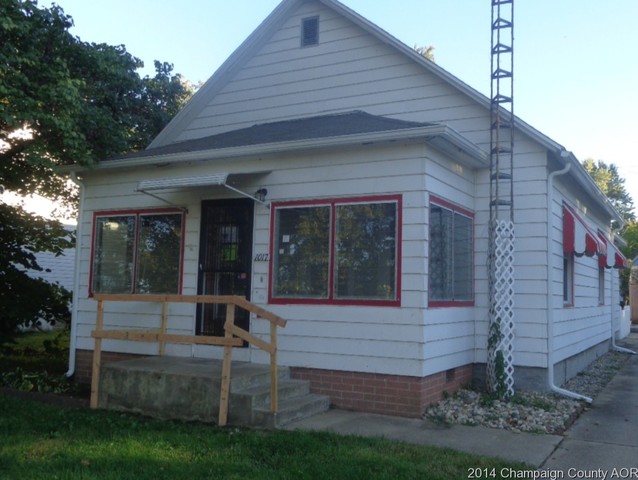 1017 Moultrie Ave, Mattoon, IL 61938 photo 1