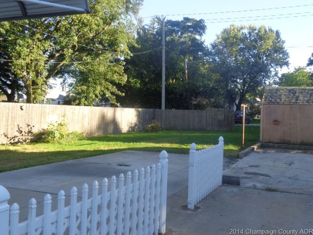 1017 Moultrie Ave, Mattoon, IL 61938 photo 3