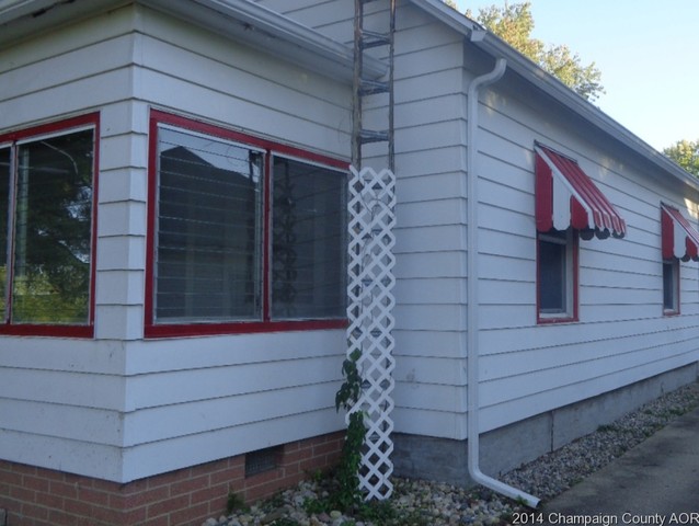 1017 Moultrie Ave, Mattoon, IL 61938 photo 2