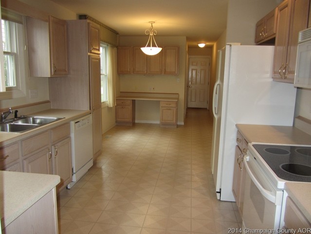 2516 Windward Blvd, Champaign, IL 61821 photo 9