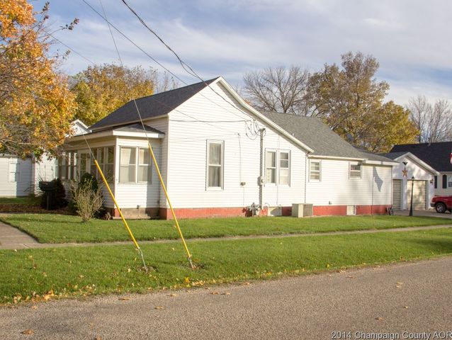 403 E Mcclelland St, Monticello, IL 61856 photo 2