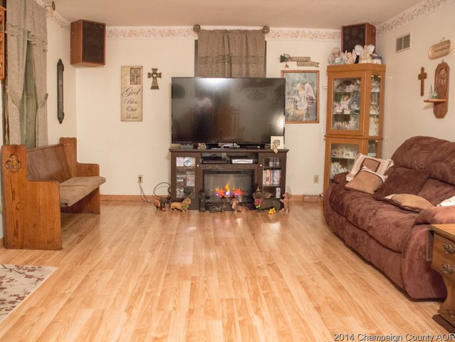 403 E Mcclelland St, Monticello, IL 61856 photo 7