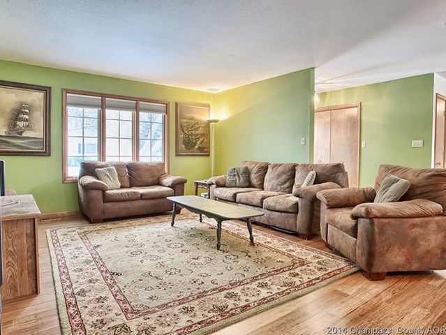281 E Moultrie, Bement, IL 61813 photo 3