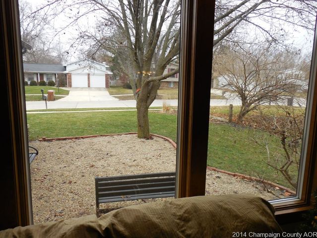2006 Crescent Dr, Champaign, IL 61821 photo 3
