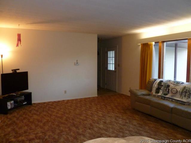 2006 Crescent Dr, Champaign, IL 61821 photo 4