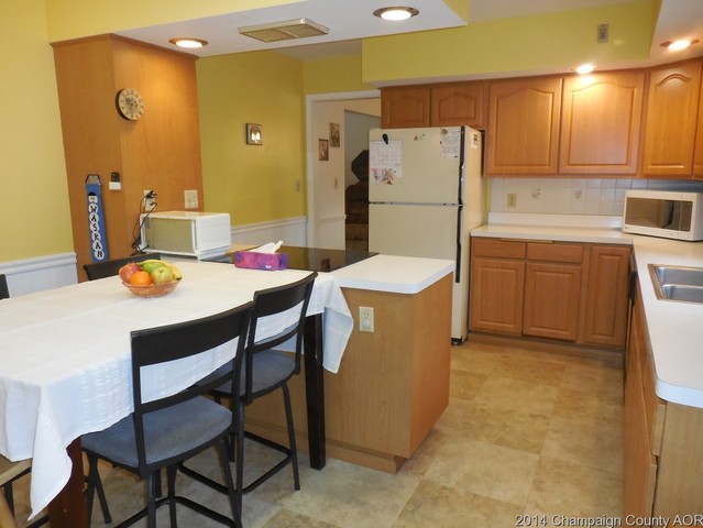 2006 Crescent Dr, Champaign, IL 61821 photo 7