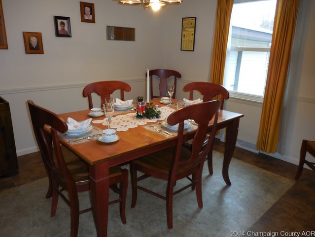 2006 Crescent Dr, Champaign, IL 61821 photo 5