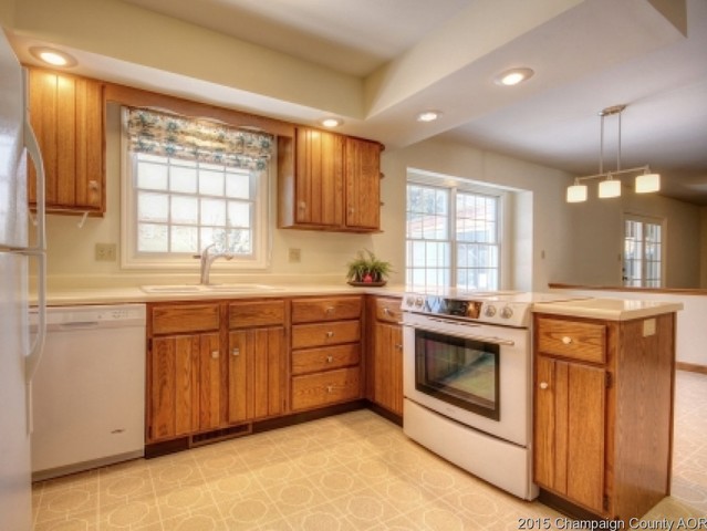 2801 Galen Dr, Champaign, IL 61821 photo 9