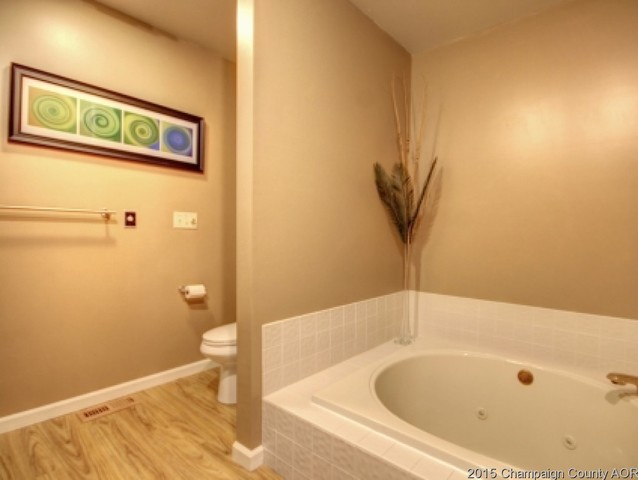 2801 Galen Dr, Champaign, IL 61821 photo 8