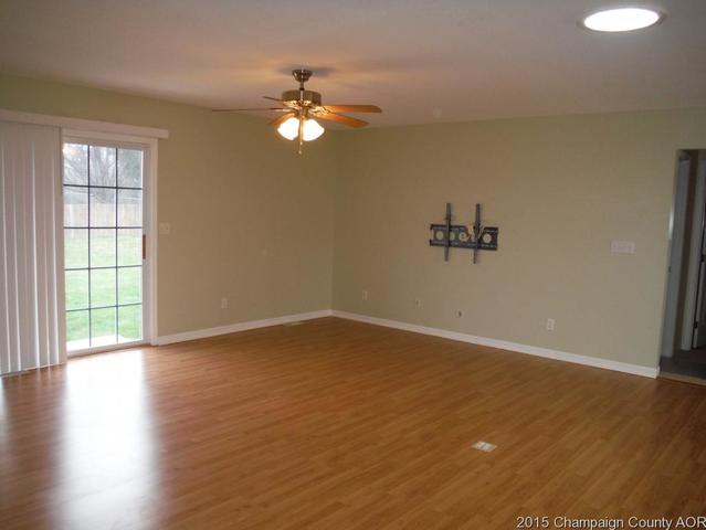 605 Valley View Dr, Philo, IL 61864 photo 6
