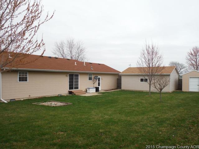 605 Valley View Dr, Philo, IL 61864 photo 4