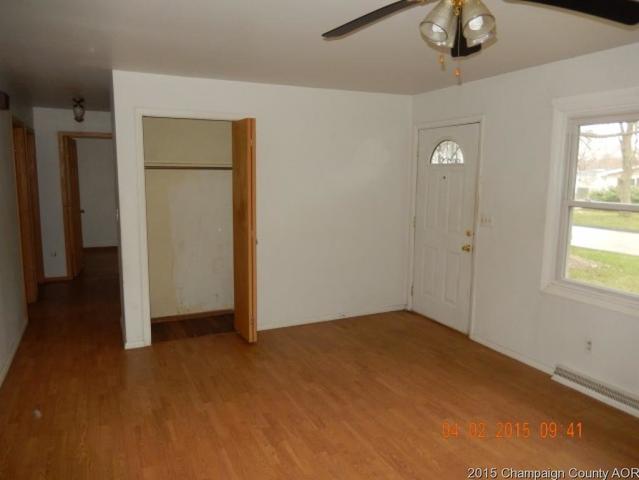 1218 Paula Dr, Champaign, IL 61821 photo 4