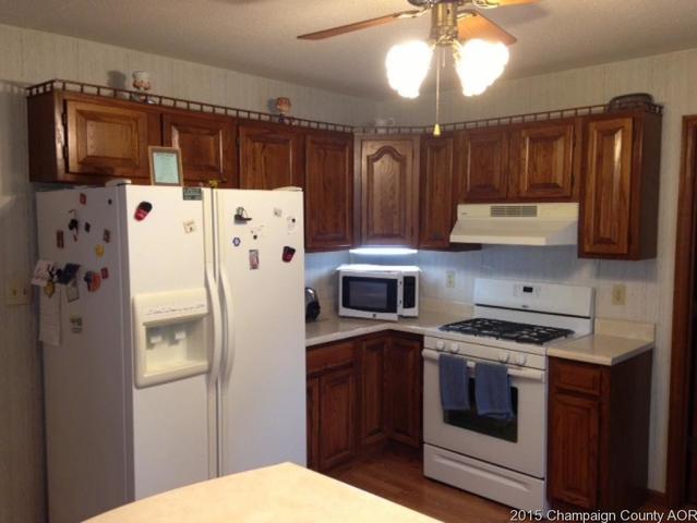 1037 Pinecrest Dr, Rantoul, IL 61866 photo 6