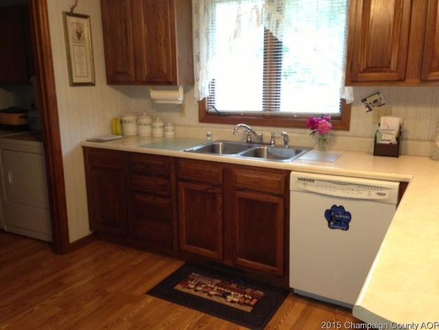 1037 Pinecrest Dr, Rantoul, IL 61866 photo 7
