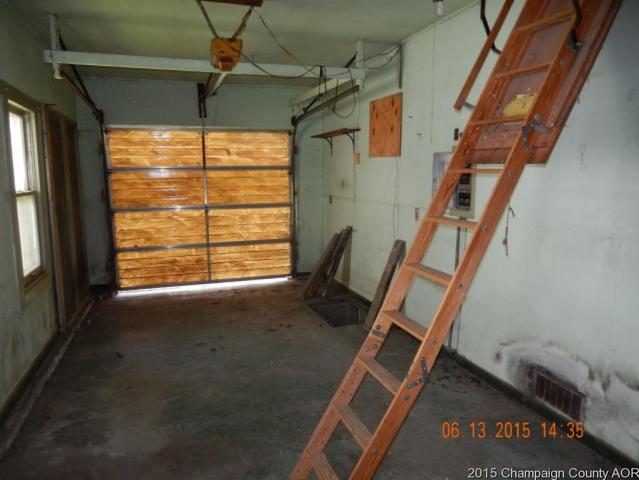 223 S Elm St, Arthur, IL 61911 photo 3