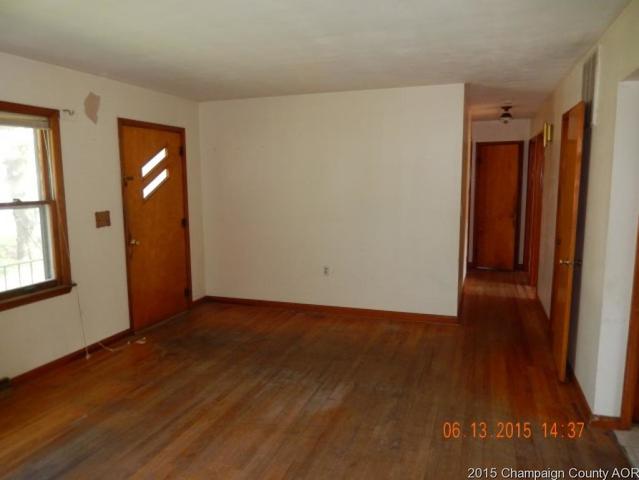 223 S Elm St, Arthur, IL 61911 photo 2