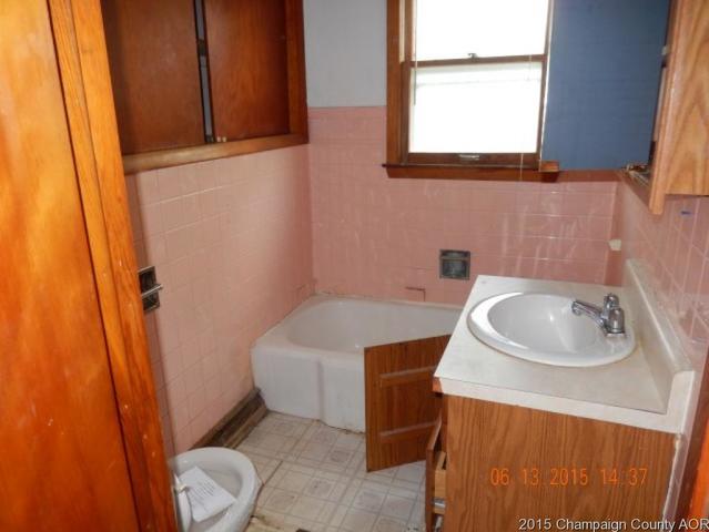 223 S Elm St, Arthur, IL 61911 photo 6