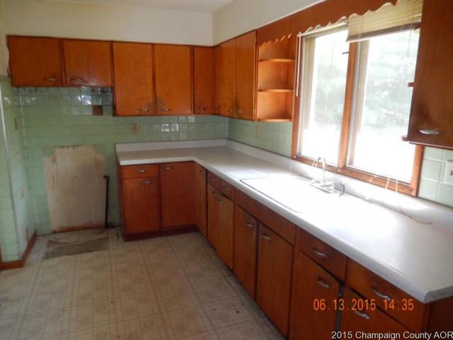 223 S Elm St, Arthur, IL 61911 photo 4