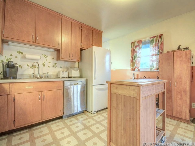807 Maplepark Dr, Champaign, IL 61821 photo 4