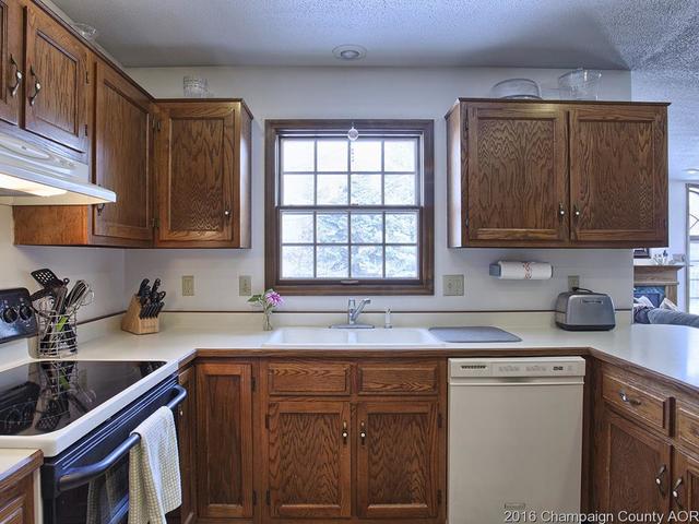 1406 Devonshire Dr, Champaign, IL 61821 photo 5