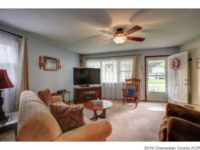 1904 Roberta Ln, Champaign, IL 61821 photo 2
