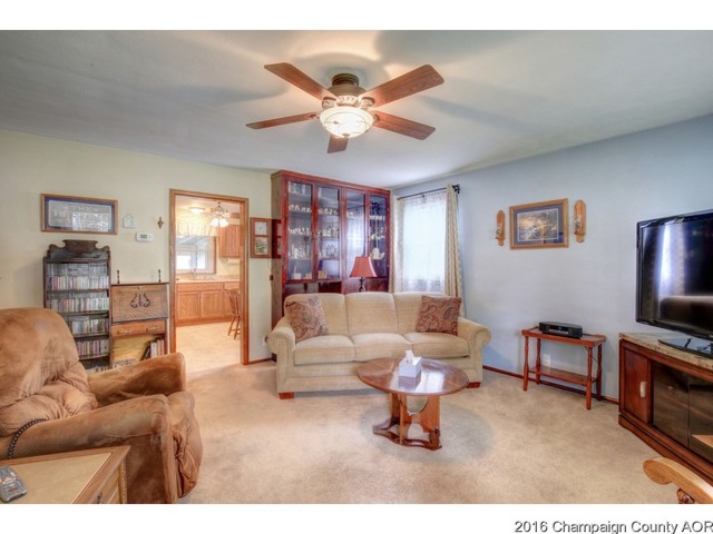 1904 Roberta Ln, Champaign, IL 61821 photo 4