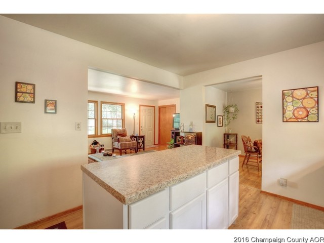 2009 Broadmoor, Champaign, IL 61821 photo 5