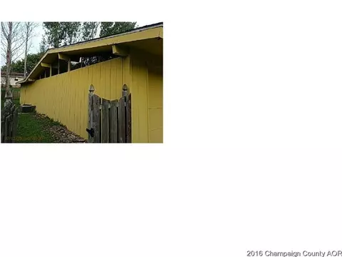 213 Hillside Ln, Bloomington, IL 61701 photo 2