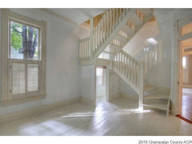 210 E Bond St, Monticello, IL 61856 photo 9