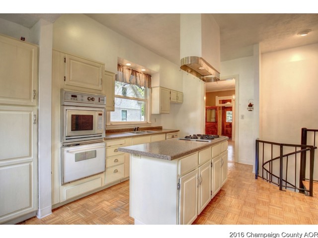 210 E Bond St, Monticello, IL 61856 photo 3