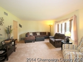 300 E Franklin St, Bement, IL 61813 photo 8