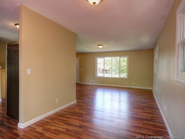 1050 Pinecrest Dr, Rantoul, IL 61866 photo 9