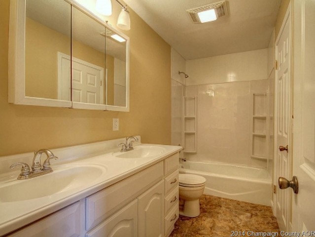 1050 Pinecrest Dr, Rantoul, IL 61866 photo 14