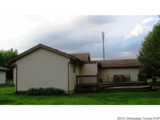 308 E North St, Mansfield, IL 61854 photo 3