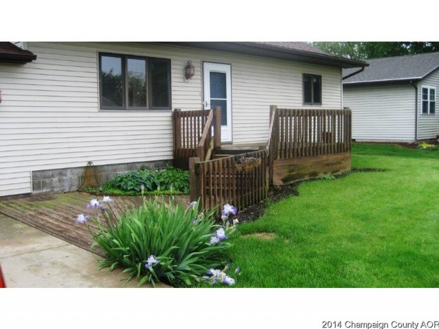 308 E North St, Mansfield, IL 61854 photo 2
