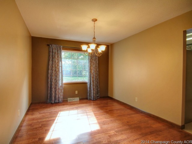 301 N Sangamon St, Bement, IL 61813 photo 9